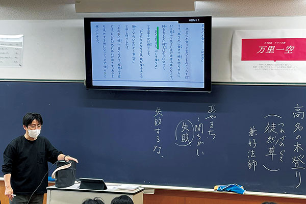 中学校で行われる中間テストの『フォローアップ講習』の様子。定期テストの後に期間を設けて、取りこぼしがないように次回のテストに備えて苦手科目も復習します。