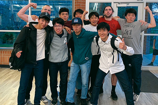 新たな友情を築いた日米の仲間たち。