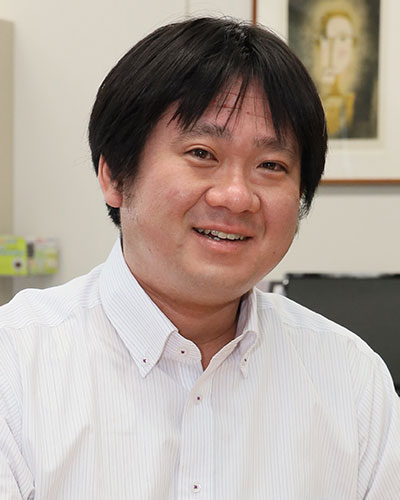 お話を伺った降矢貴充先生。学習アプリケーションの開発も行っています。