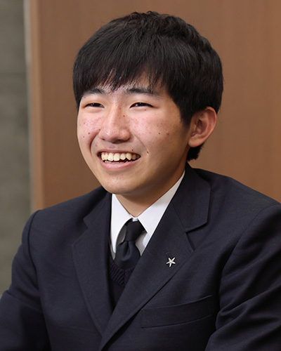文芸部歴史班に所属する加賀遼大さん（中3）。