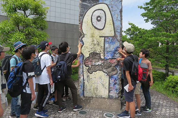 ドイツから移設されたベルリンの壁。都筑区にあり、誰でも見学可能となっています。
