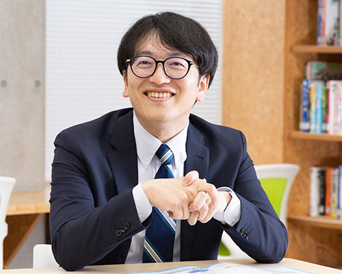 英語科・入試広報主任／神殿朋宏先生