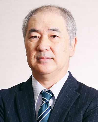 中学校副校長 角田 淳先生の写真です