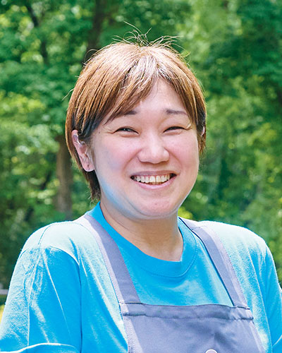 小田金里美さん。中3男子のママ。「Dalton EXPO（学習成果を発表する行事）」の保護者出展の参加メンバーで「つながり会」を始める。