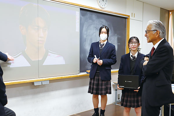 昨年度の『探究祭』では学園の理事長も生徒の発表を見に来てくれました。