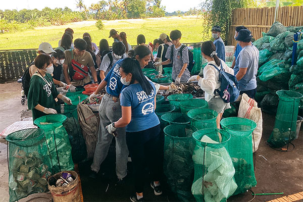 世界中の観光地が悩んでいるゴミ問題。現地で行っているゴミの分別を見学しました。