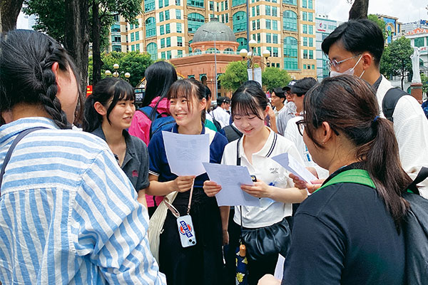 現地の大学生と一緒に、ホーチミンの街歩きをしました。