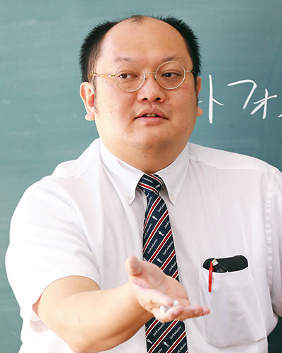 進路指導部長 井上 忍武先生