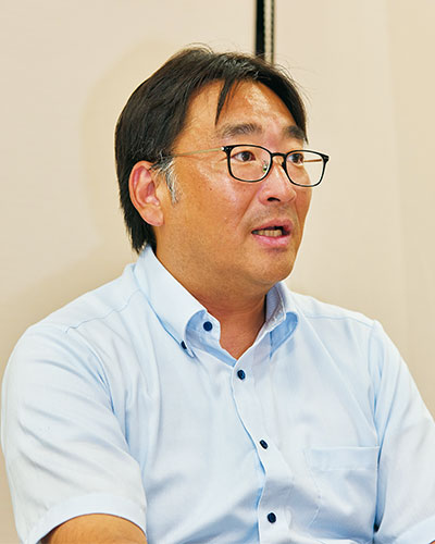 普通科新設と工業科終了後の変化について語る竹内 真先生。