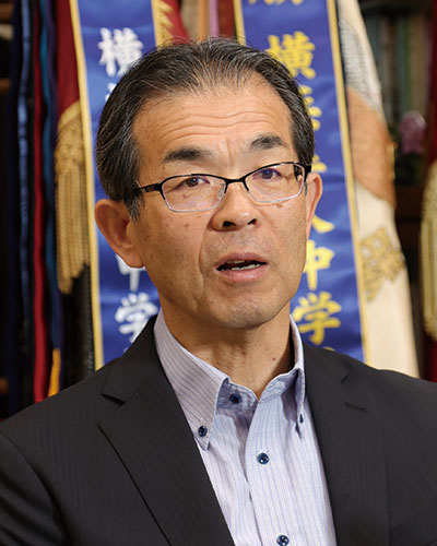 朝木秀樹校長の写真です
