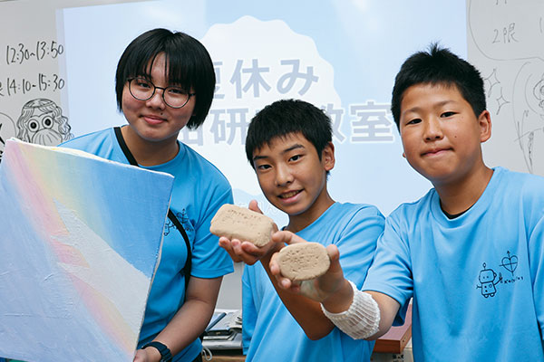 左からIさん、Hさん、Aさん。