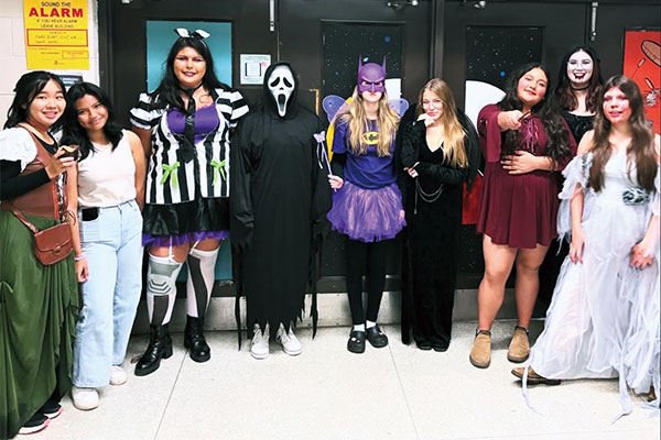 カナダでもハロウィンは大きな盛り上がりを見せます。現地校では仮装パーティが行われました。