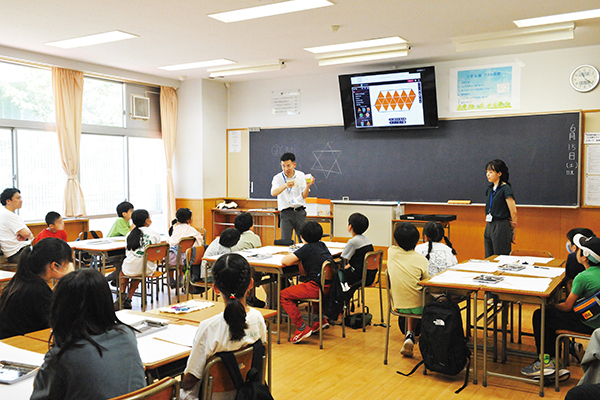 同校の進学実績を支えるのが、毎日の授業。中学受験生を対象にした『オープンスクール』では、授業を実際に体験できます。