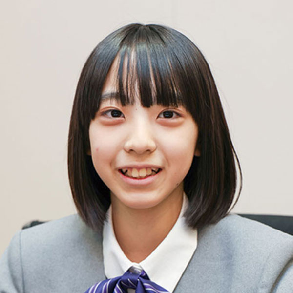 インタビューにこたえるH・Sさんの写真です。