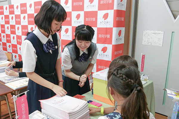 外部合同説明会の様子を撮影した写真です