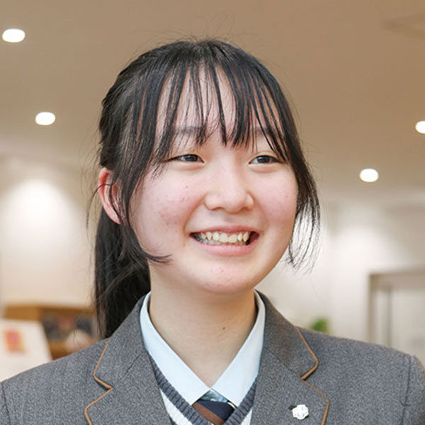 インタビューにこたえるA・Мさんの写真です。