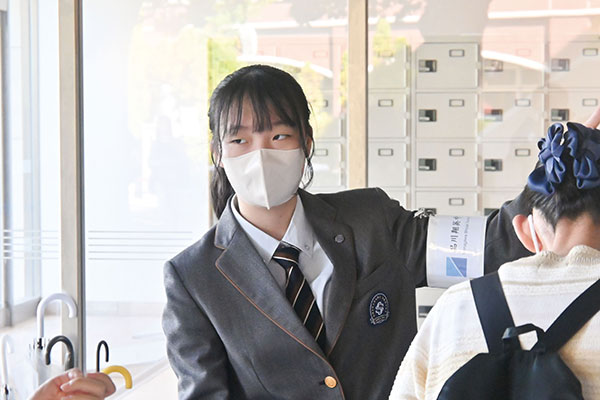 受付を担当するAさんのお真です。