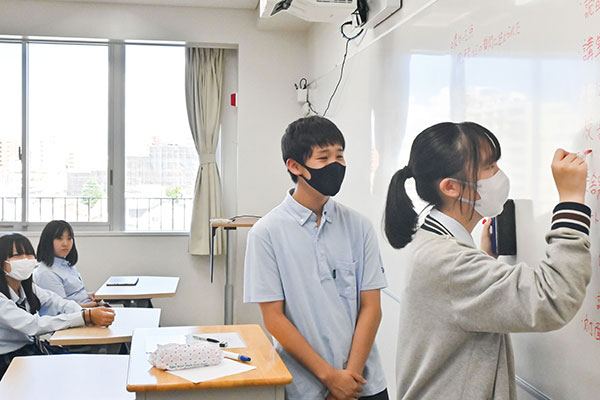 説明会直前の打ち合わせの様子です