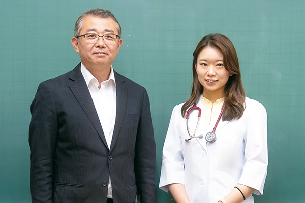国際学級の担任として、笹田さんを見守ってきた佐藤先生。