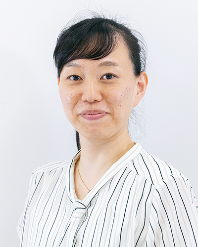 髙橋祥乃 先生（中2担任／理科担当）