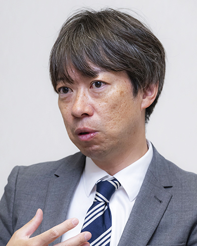 副教頭（教務・進路指導担当）・社会科／鈴木俊典先生