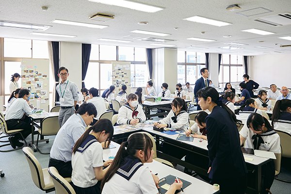 新校舎を建設する企業の協力で生徒が社会とつながる