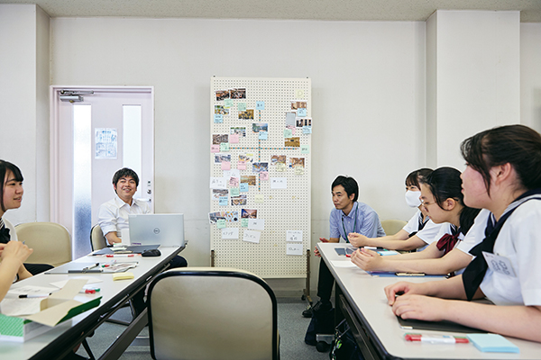東急建設（株）、CM会社の担当者と意見交換。英語のスピーキングやヒアリングの自習のため、声や音を出せる個室がほしいという意見も出ました。