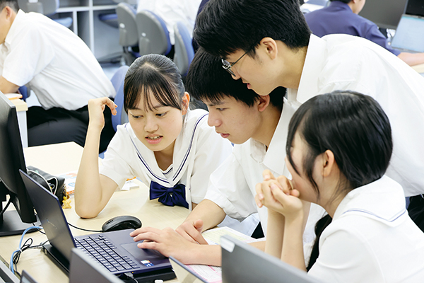 チームではメンバーそれぞれがリーダー、副リーダー、書記、ICTマネージャーの役割を担います。