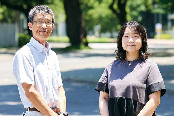 左から教頭／古川圭介先生、れいこう麗澤会 会長／白澤美幸さん
