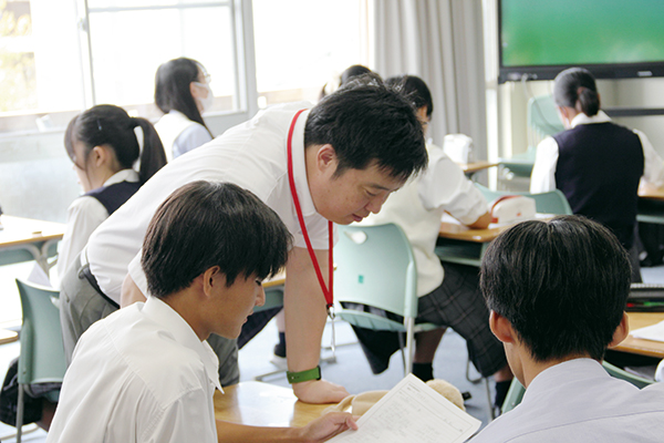 講演の形式は自由。生徒との対話を重視する講師も人気です。