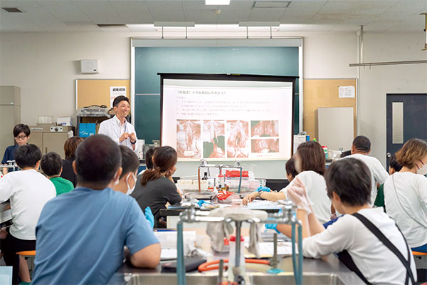 3つの理科実験を含む、4教科から選べる「体験授業」