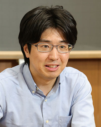 高1学年主任・理科教諭／高木俊輔先生