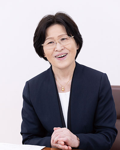 鹿野直美先生（教頭・生徒指導部長・音楽科主任）