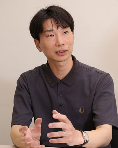 官野良太先生（芸術科）