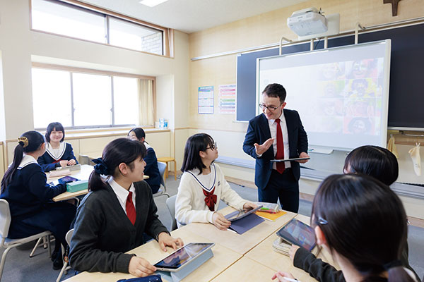 普遍的な愛をもって人に尽くす“カリタスの心”を育てる