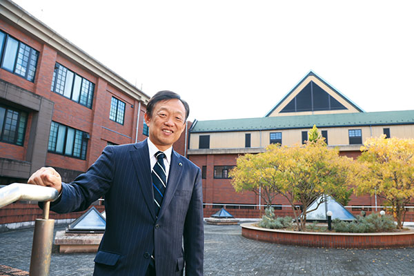 生徒の主体性を尊重し　夢を叶えられる理想の学校へ