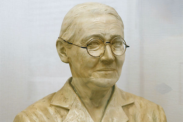 トロット先生の胸像（史料展示室）