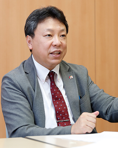 同校が目指す中高大一貫教育について語る山田尊文教頭