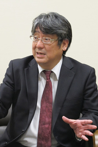 「海外研修も含め、学校行事にできる限り参加し、改善の余地があるか否かを判断しています」（末金和夫教頭）