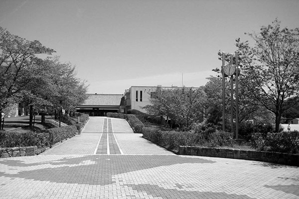 東大寺学園（奈良県・男子校）は、関西屈指の進学校。思考力を重視した授業、幅広い教養を身につけるための多くの行事、クラブ活動を通して「知性」「心」を育んでいく。