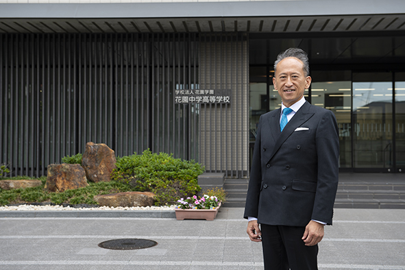 「禅とは心のあり方そのもの。その心を土台にしながら6年間学んだ生徒たちには、明らかな変容が見えます。どこか芯があるというか、肝がすわっているというか。立ち居振る舞いが堂々としているのを感じます」(中村広記校長)